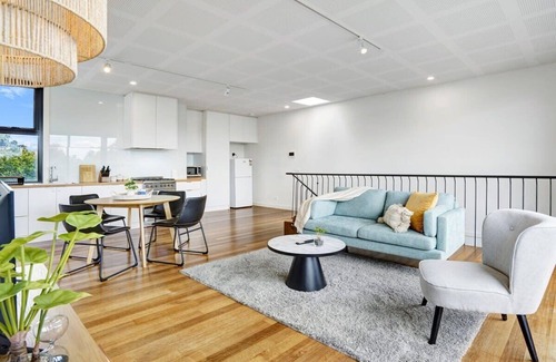 Brunswick House | Contemporary Central Brunswick 2-Story Townhouse*