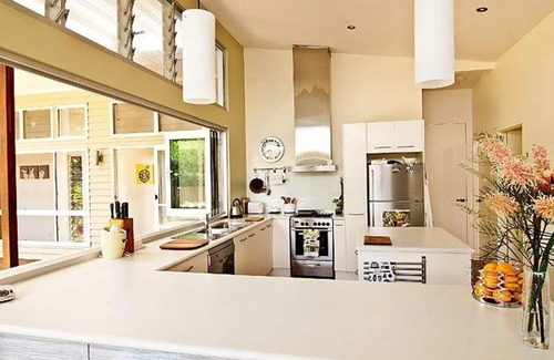 Arrawarra House | Contemporary chic-Ultra modern beach house, 2 mins stroll to beach, pet friendly