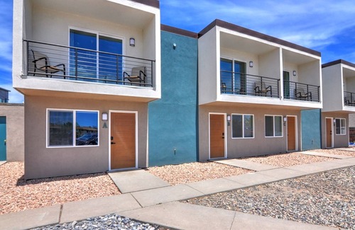 Grand Junction House | Contemporary, Clean 2 BR Townhome w/Private Patio 🐶 Friendly, Fast WiFI👨💻