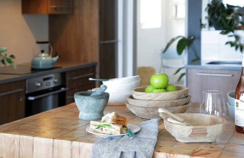Clifton Apartment | Contemporary Clifton Apartment - Number 5104