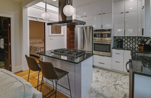 Cohoes Apartment | Contemporary Cohoes Retreat w/Electric Fireplace!