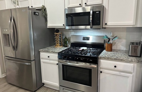 Grandview House | Contemporary Comfort - Lux 5 Bdrm 4King Escape