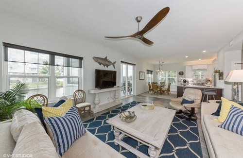 Goodland Condo | Contemporary Condo with Million Dollar View!