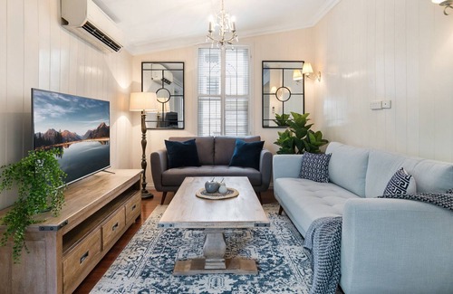 Paddington House | Contemporary Cottage in Perfect Lifestyle Address