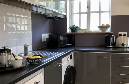 Penryn Cottage | Contemporary cottage for 2 people (plus baby) in rural setting near to Falmouth