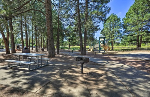 Flagstaff House | Contemporary Flagstaff Retreat w/Ponderosas!