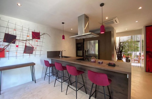 La Cadiere-d'Azur Villa | Contemporary villa, fully air-conditioned, with a stunning panoramic sea view