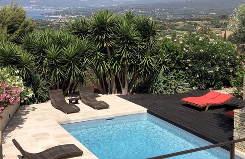 La Cadiere-d'Azur Villa | Contemporary villa, fully air-conditioned, with a stunning panoramic sea view