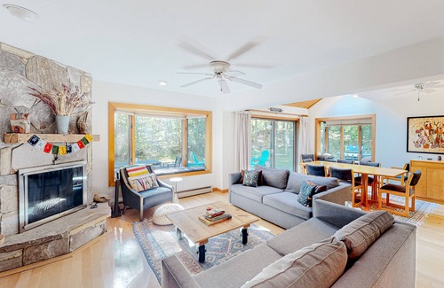 Forest Farms House | Contemporary gem with fireplace, large deck, grill, private hot tub & mtn views