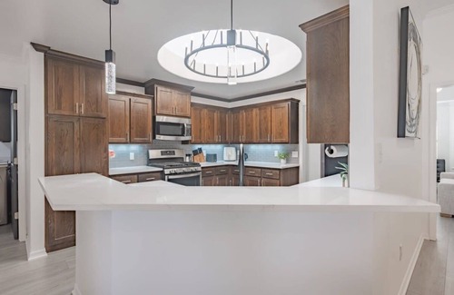 Amarillo House | Contemporary Haven Retreat w/KING BED Suite