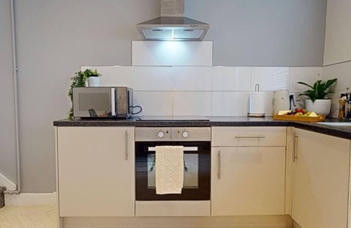Nottingham House | Contemporary Hideaway by Nottingham Castle - 5 bed
