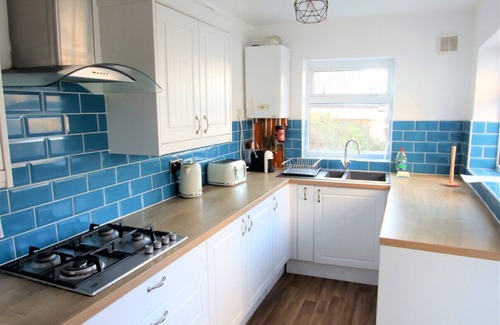 Easton House | Contemporary Home in Friendly Easton, Free Parking