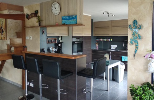 Treguennec House | Contemporary house, enclosed garden and sea view
