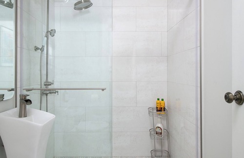 Westlake Apartment | Contemporary LA Studio - Close to DTLA!