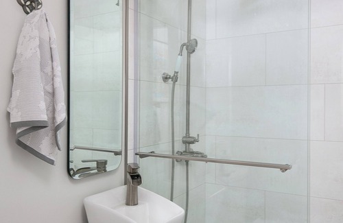 Westlake Apartment | Contemporary LA Studio - Close to DTLA!