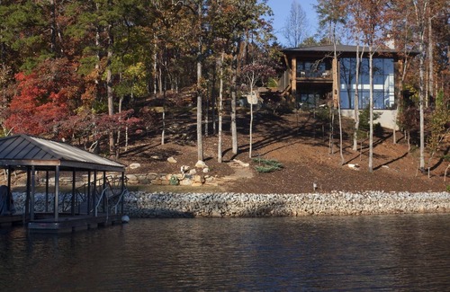 Sunset House | Contemporary Lake Front Home With Stunning Views