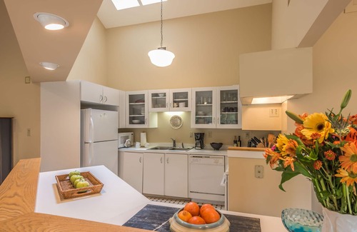 Copake House | Contemporary Lakefront, Ski, Tennis and Boat Cozy 3 Bedrooms