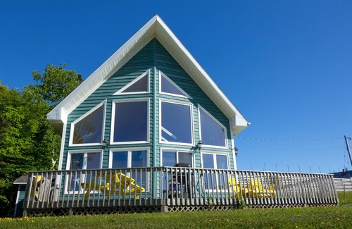 Weymouth Cottage | Contemporary ocean front cottage on the shore of the highest tides in the world.