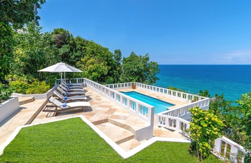 Summerfield Villa | Contemporary Ocean View Villa