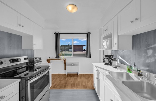 Marpole Apartment | Contemporary one-bed condo conveniently located near YVR & downtown Vancouver.