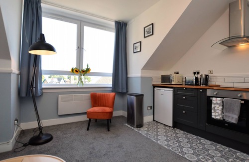 Kilmun Apartment | Contemporary one bedroom apartment, town location