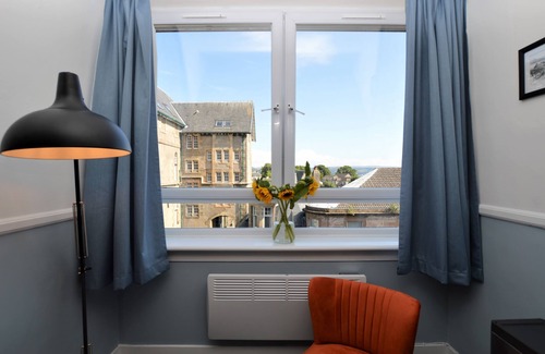 Kilmun Apartment | Contemporary one bedroom apartment, town location