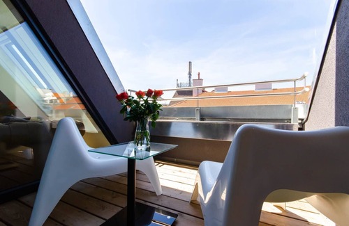 Weißgerber Apartment | ★Contemporary & Private★ | City Views | ☀Balcony