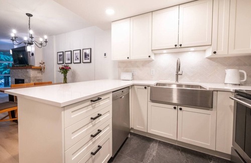 Upper Village Apartment | Contemporary Renovation - Ski in Ski Out