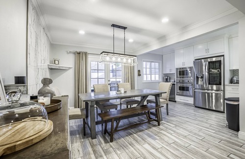 North Redondo House | Contemporary Single Family home 1 mile from the beach.