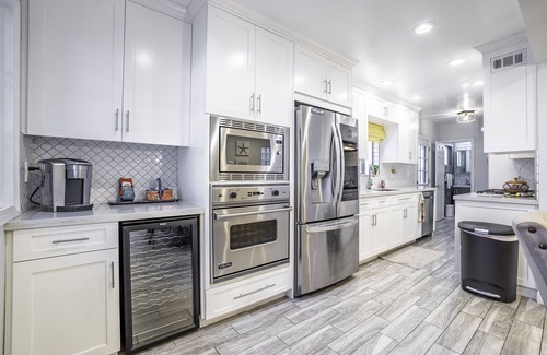 North Redondo House | Contemporary Single Family home 1 mile from the beach.