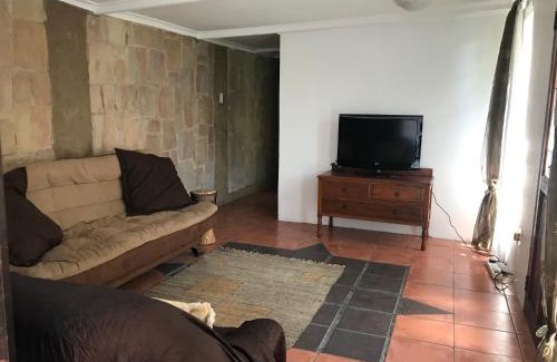 Ekurhuleni Apartment | Contemporary Stay at Giraffe Cottage