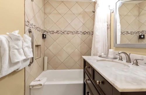 Corte Madera Hotel | Contemporary Studio Suite Near Trails & Parks | Outdoor Pool | Free Parking