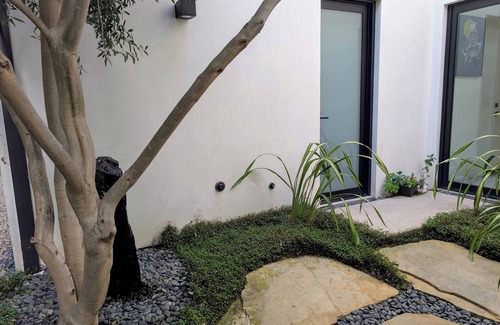 Northeast Apartment | Contemporary suite in Santa Monica with private entrance