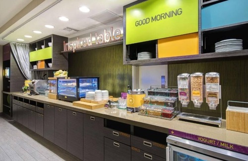 University House | Contemporary Suite w/Full Fridge & Outdoor Spaces