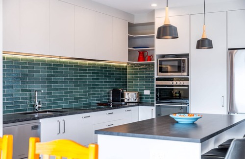 Albert Town House | Contemporary Thyme Cottage