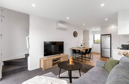 Auckland House | Contemporary Urban Retreat
