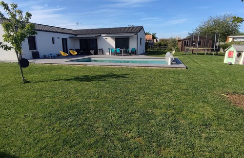 Tonnay-Charente House | Contemporary villa with pool