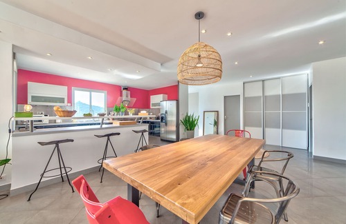 La Trinite Villa | Contemporary villa ideally located between Villefranche and Nice.