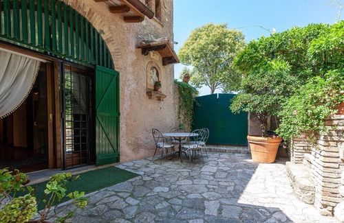 Poggio Catino Apartment | Conti Beccaris Castle-Villa in Poggio Catino, about 50 km from Rome.