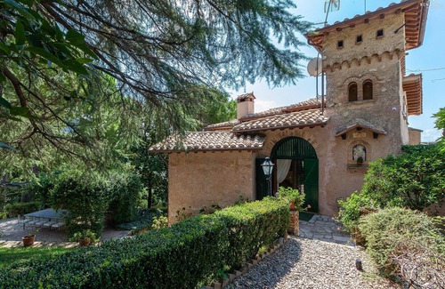Poggio Catino Apartment | Conti Beccaris Castle-Villa in Poggio Catino, about 50 km from Rome.