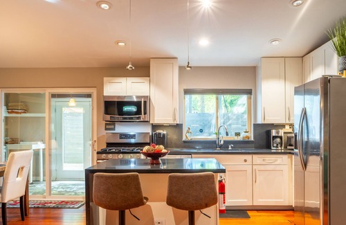 South Lamar House | Continental by AvantStay | Group Escape + Pool