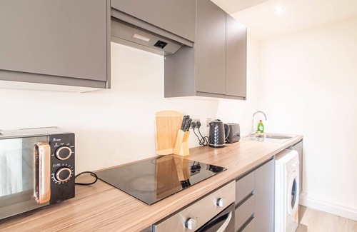 Bradford Apartment | Contractor-Friendly Stay Near Bradford City Centre