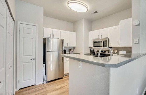 Clearfield Apartment | Convenient 1st Floor 2BR with Pool, Hot Tub, and Extra Bed, Near Hill AFB
