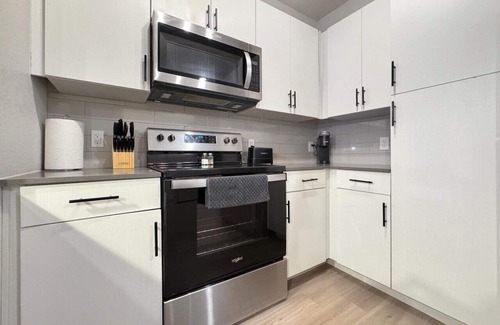 East Ybor Apartment | Convenient 2 BR Central Tampa, Minutes to Downtown