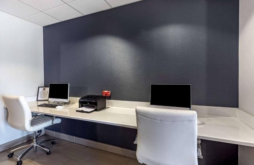 Aurora House | Convenient access to the Denver Airport and downtown