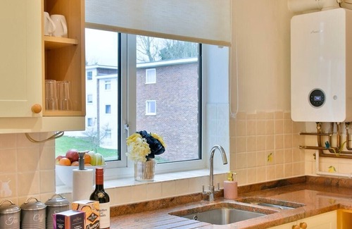 Earley Apartment | Convenient Accommodation near Reading University