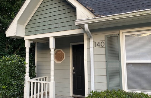 Rosewood House | Convenient Capital-City Getaway