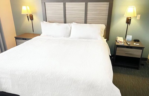 West Kissimmee Hotel | Convenient Getaway with Pool, Gym & Quick Drive to Orlando Fun, 2 Units