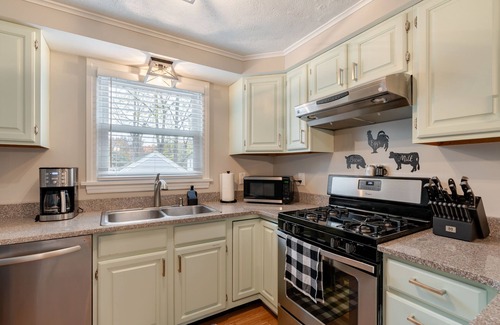Eastside House | Convenient Location in a Quiet Neighborhood