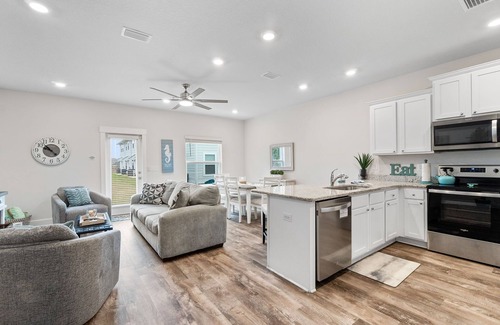 Pine Forest House | Convenient Location with Community Pool